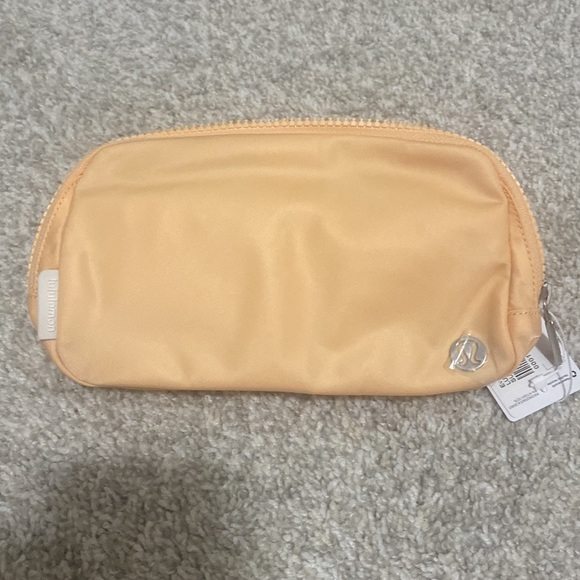 NWT Lululemon Everywhere Belt Bag 1L in Summer Glow - Picture 7 of 11